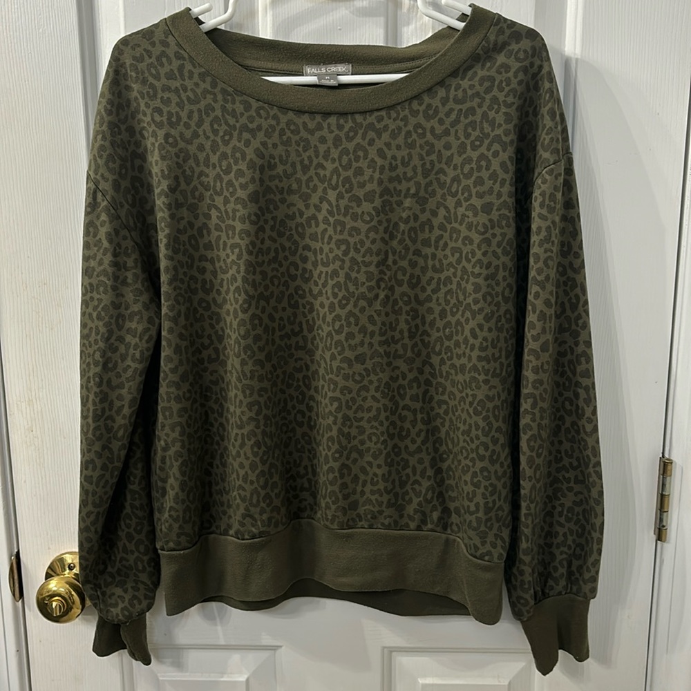 Falls Creek Leopard Print Green Crewneck Soft Lightweight Sweatshirt Size M